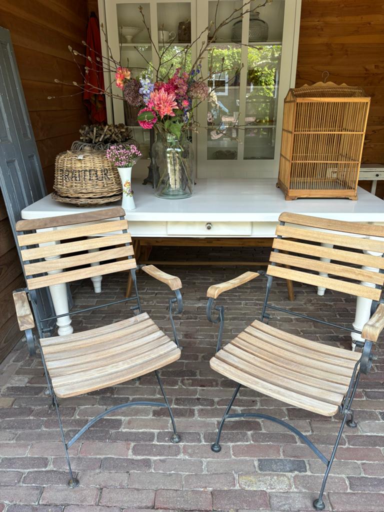 Twee Vintage Tuinstoelen - Teakhout en Metaal, Ophalen of Verzenden, Gebruikt, Teakhout
