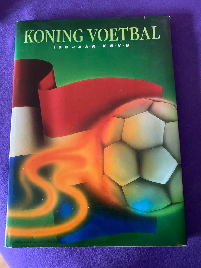 Koning Voetbal: 100 Jaar KNVB - Jubileumboek, Ophalen of Verzenden, Zo goed als nieuw, Balsport