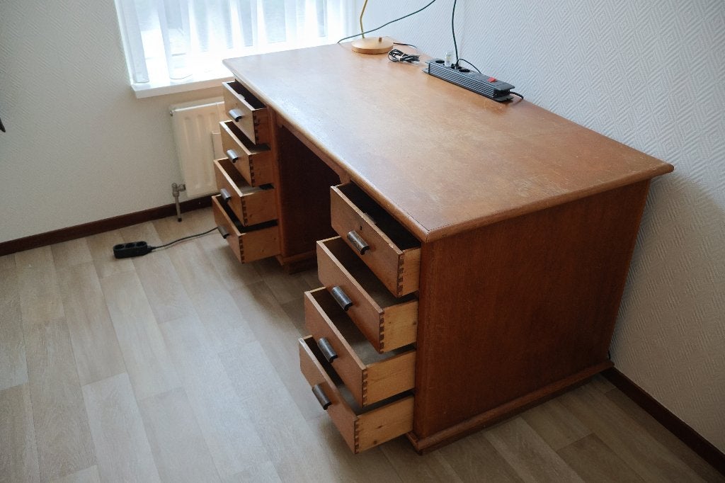 Antiek bureau, Ophalen