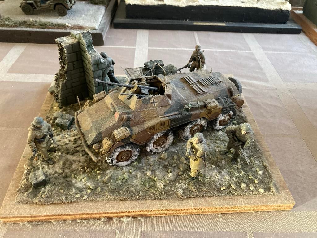 Diorama WOII pantserwagen met soldaten in winterlandschap, Overige merken, Gebruikt, Tank, 1:32 tot 1:50