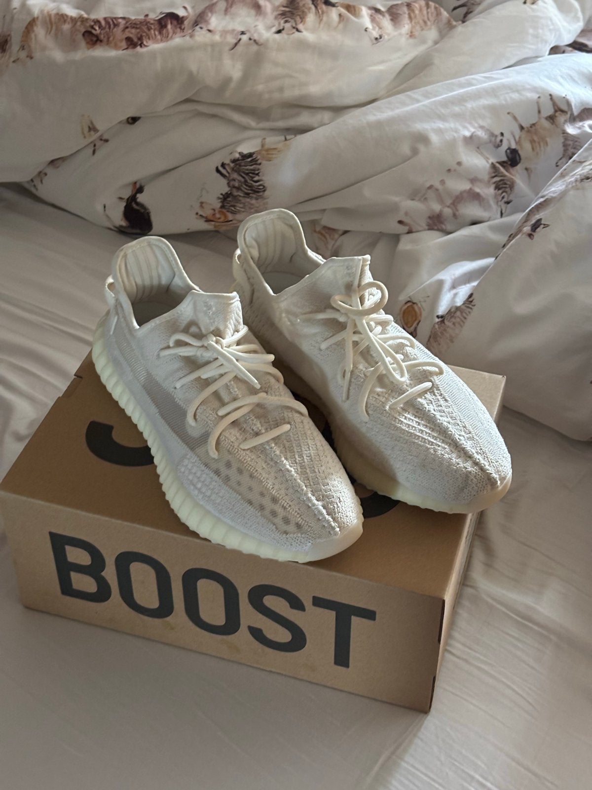 Yeezy 350 v2 Bone - Maat 47 1/3, Wit, Ophalen of Verzenden, Sneakers of Gympen, Zo goed als nieuw