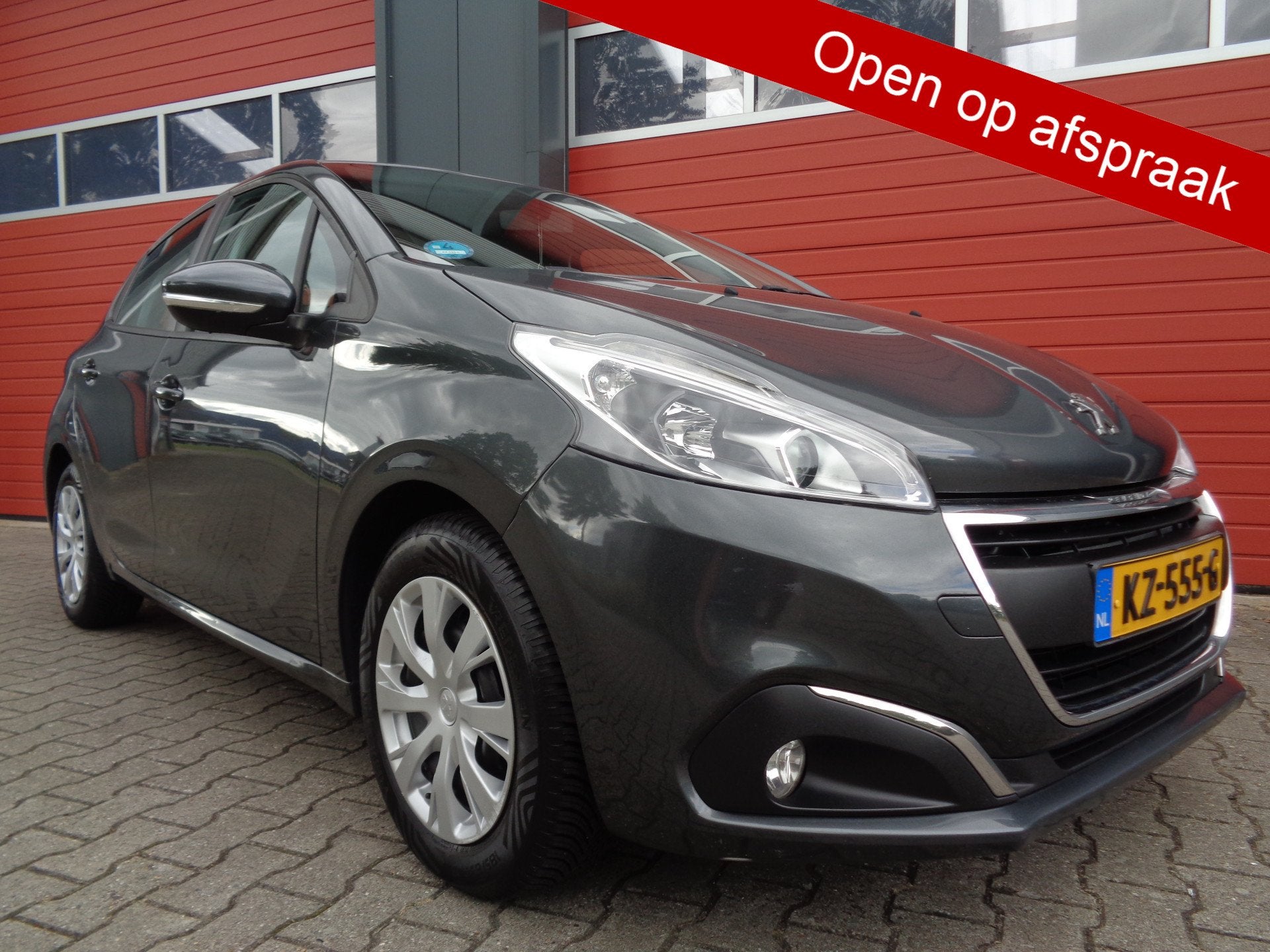Peugeot 208 1.2 PureTech Blue Lion Airco Navi Cruise 5DRS NL, Voorwielaandrijving, Gebruikt, 1199 cc, 82 pk