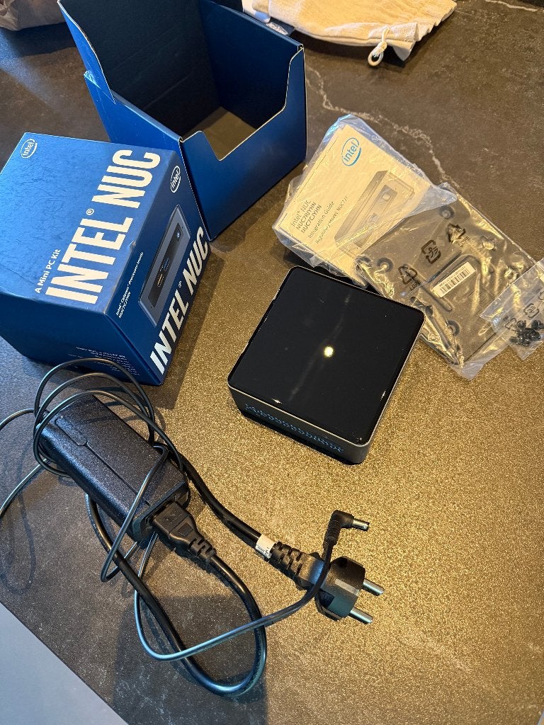 Intel NUC7CJYHN Home Assistant pre-installed – Plug & Play, Ophalen of Verzenden, Zo goed als nieuw
