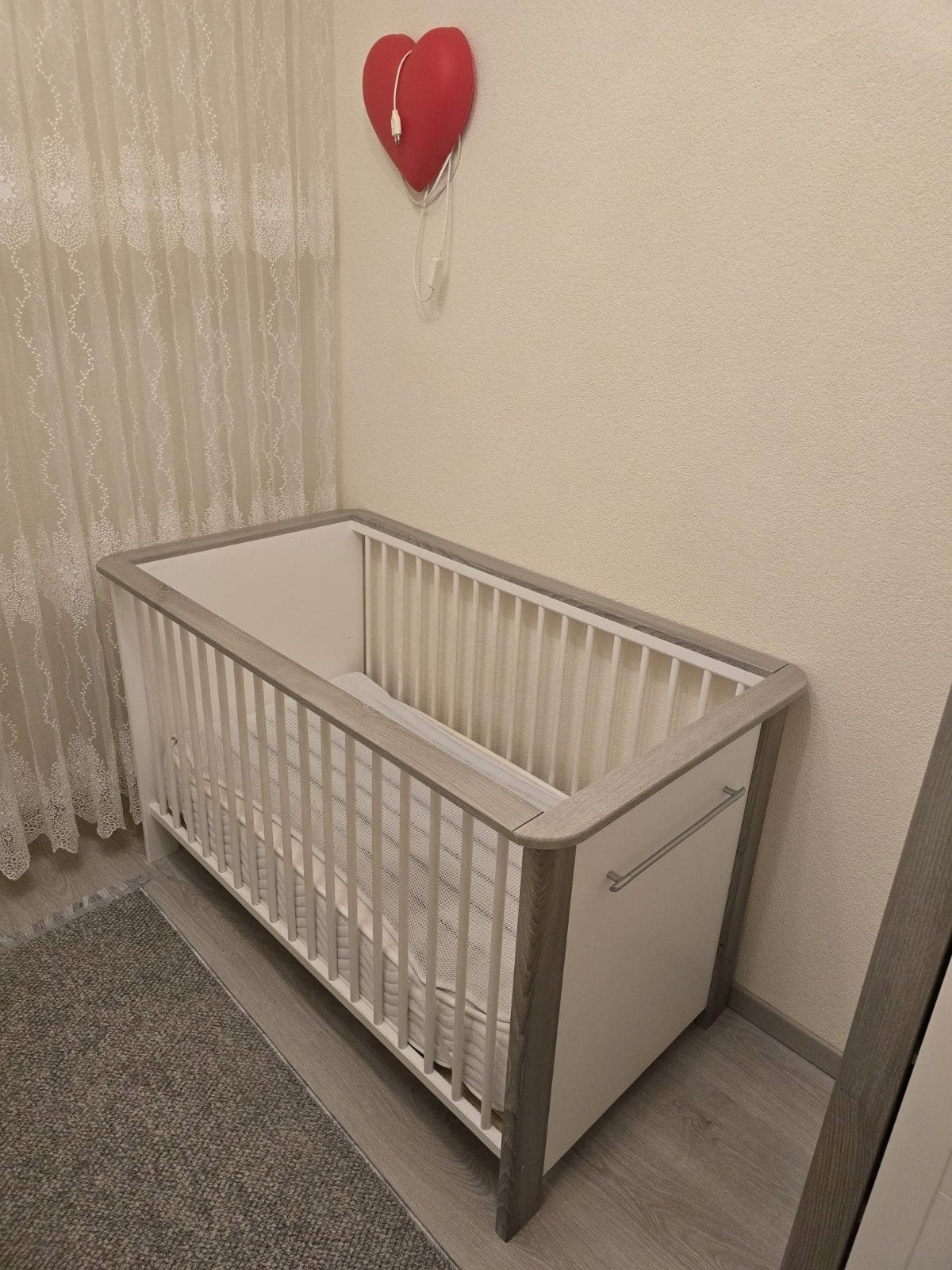 Complete Kinderkamer: Ledikant, Commode en Kast, Ophalen, Zo goed als nieuw, Jongetje of Meisje