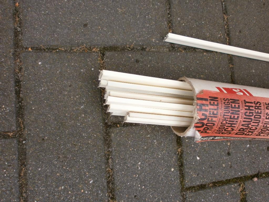 Ellen Tochtstrip raam en deur isolatie / €4,- per 4 meter, Overige materialen, Nieuw, Minder dan 5 m², Ophalen