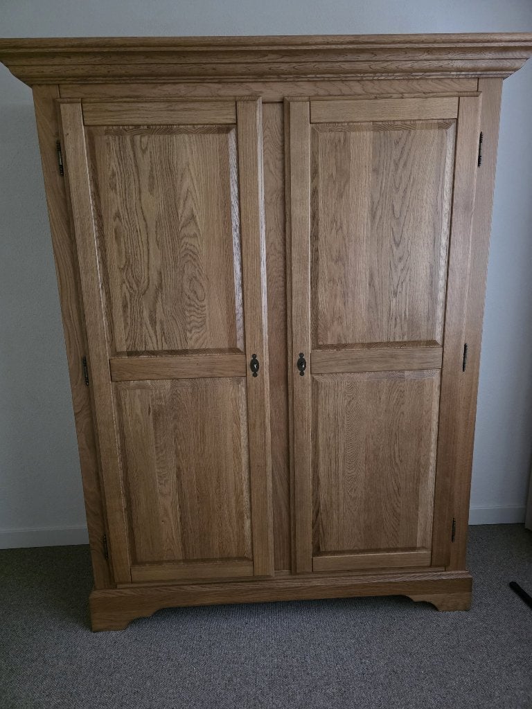Nette kledingkast, Ophalen, Met deur(en), Gebruikt, 200 cm of meer
