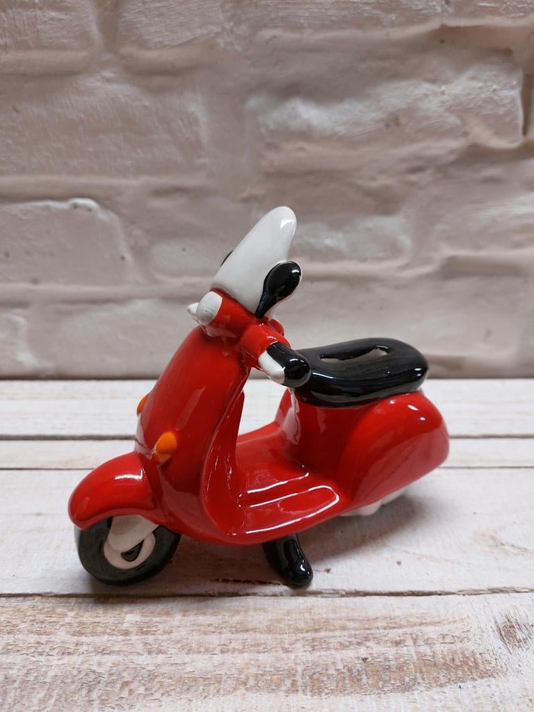 Rode Vespa scooter spaarpot, Verzenden, Zo goed als nieuw, Steen, Aardewerk of Keramiek, Vervoermiddel