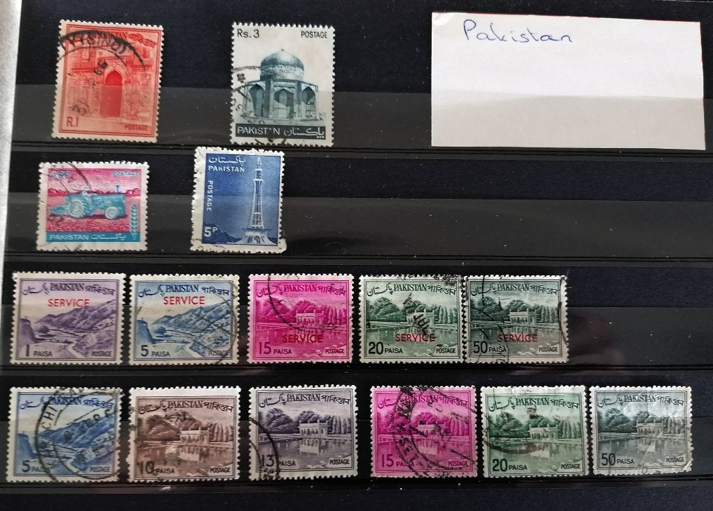 Pakistan, 15 postzegels gestempeld en in goede staat., Ophalen of Verzenden, Gestempeld, Zuid-Azië