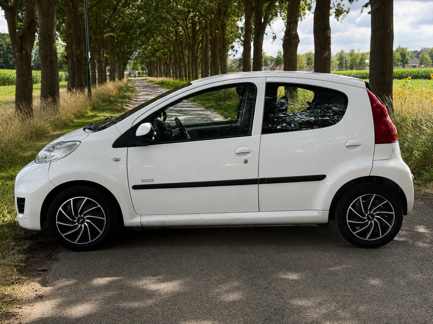 Peugeot 107 1.0 5DRS 2011|AIRCO|NAP|APK|ELEK RAMEN|, Auto's, Peugeot, Voorwielaandrijving, Stof, Zwart, 4 stoelen