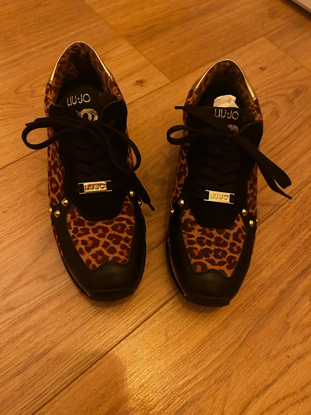 Liu Jo sneakers met panterprint en studs, Kleding | Dames, Ophalen of Verzenden, Zo goed als nieuw, Bruin, Sneakers of Gympen