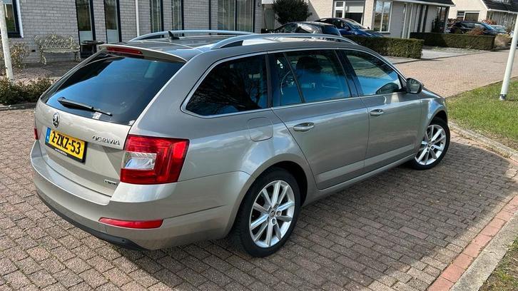 Octavia Combi 1.4TSI Business G-tec CNG Trekh AARDGAS=ZUINIG, Auto's, Voorwielaandrijving, 4 cilinders, Leder en Stof, Origineel Nederlands