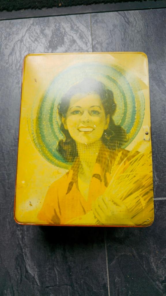 Decoratief vintage blik met afbeelding – opbergblik / koek, Ophalen, Overige