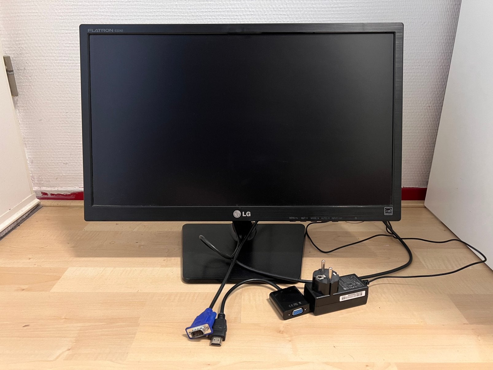 LG Flatron E2242 2012, Ophalen, Kantelbaar, Full HD, Zo goed als nieuw