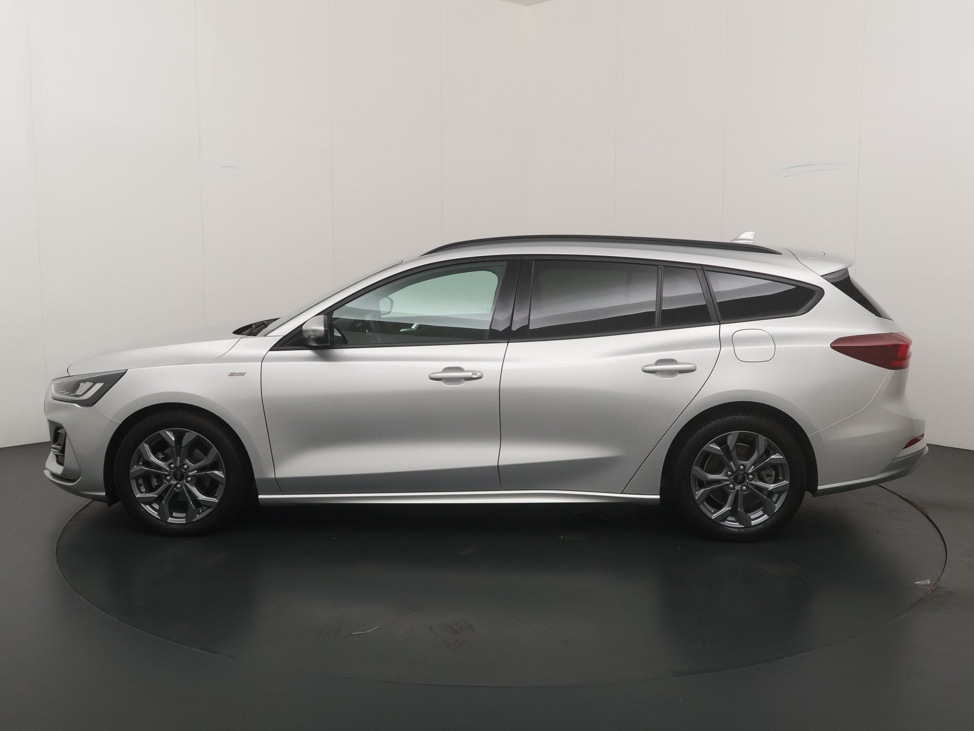 Ford FOCUS Wagon 125PK Ecoboost Automaat ST-Line | Winter Pa, Auto's, 12 maanden, Gebruikt, Hybride Elektrisch/Benzine, 3 cilinders