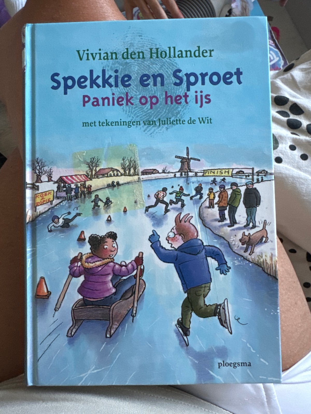 Spekkie en Sproet: Paniek op het ijs - Vivian den Hollander, Ophalen of Verzenden, Zo goed als nieuw, Fictie algemeen