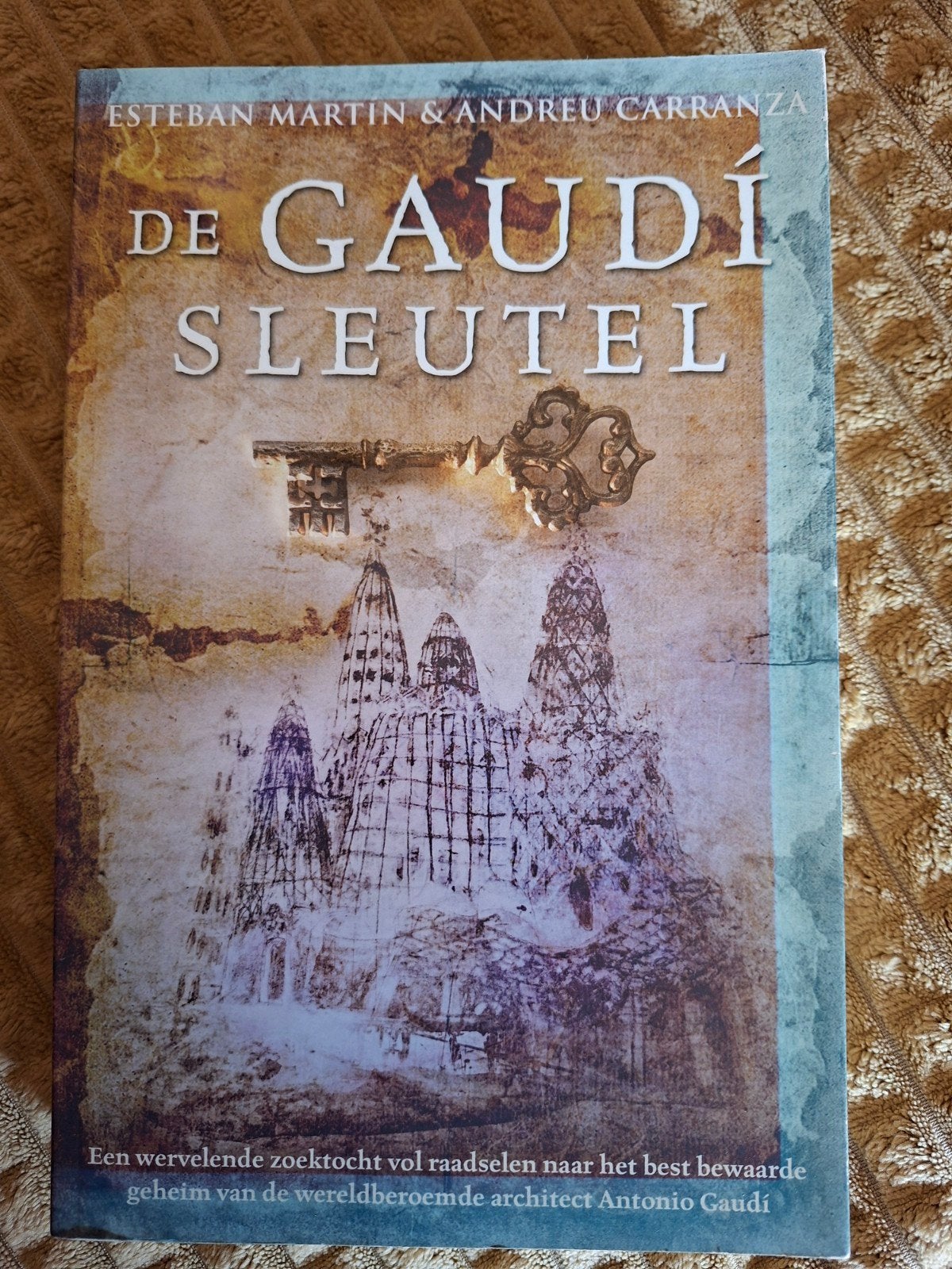Andreu Carranza - De Gaudi sleutel, Gelezen, Andreu Carranza; Esteban Martin, Ophalen of Verzenden, Nederland