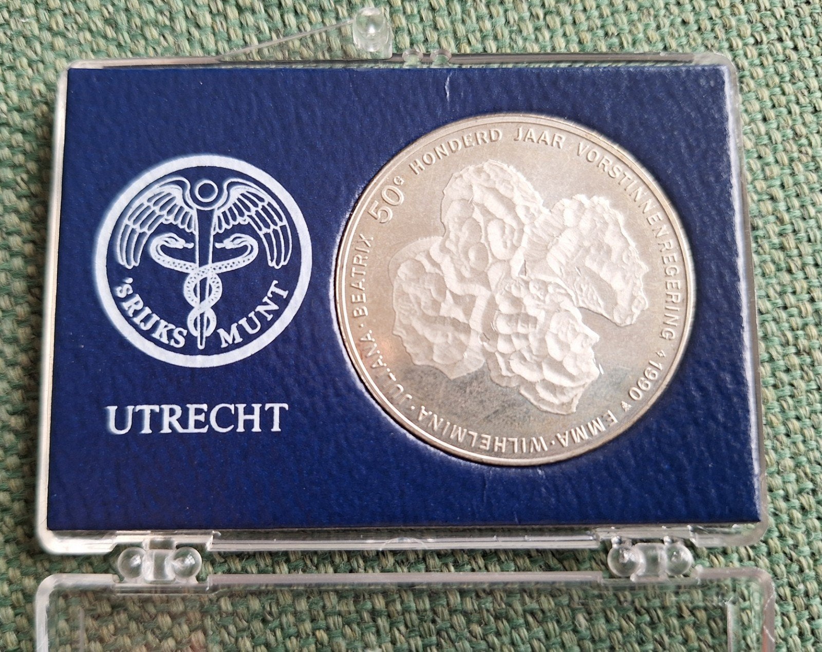 Zilveren 50 Gulden Munt 1990 - 100 Jaar Vorstinnen, Koningin Beatrix, Zilver, Ophalen of Verzenden, Losse munt