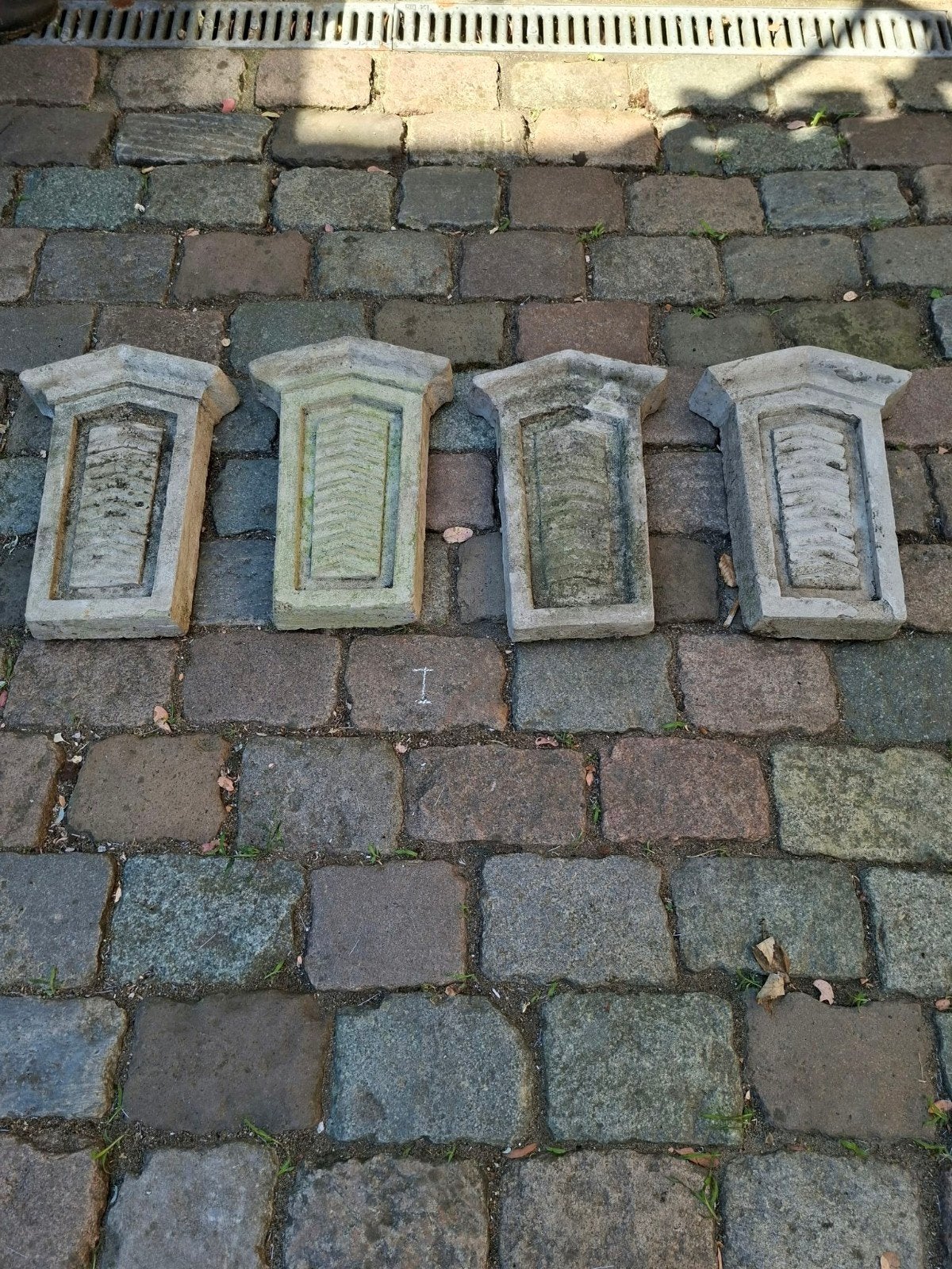 Antieke stenen raam elementen - Diverse ornamenten, Ophalen