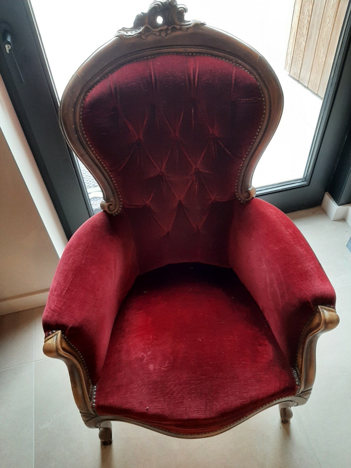 rode fluwelen stoelen en faulteuil, Ophalen