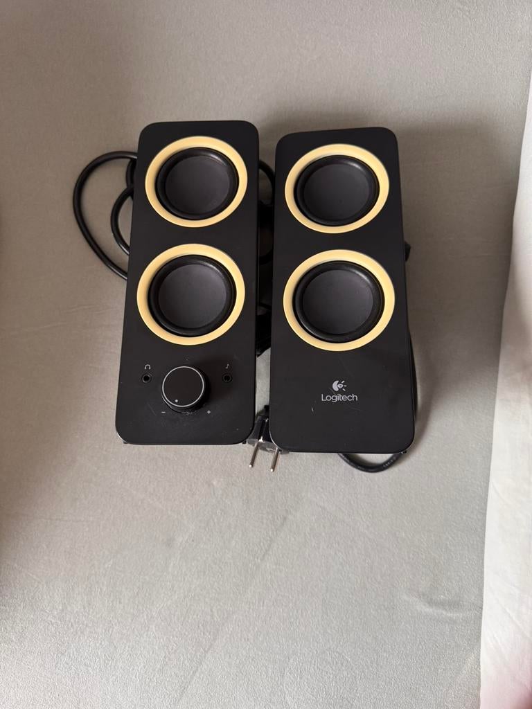 LOGITECH Z200 Speakerset Zwart, Ophalen, Zo goed als nieuw, Audiokanaal 2