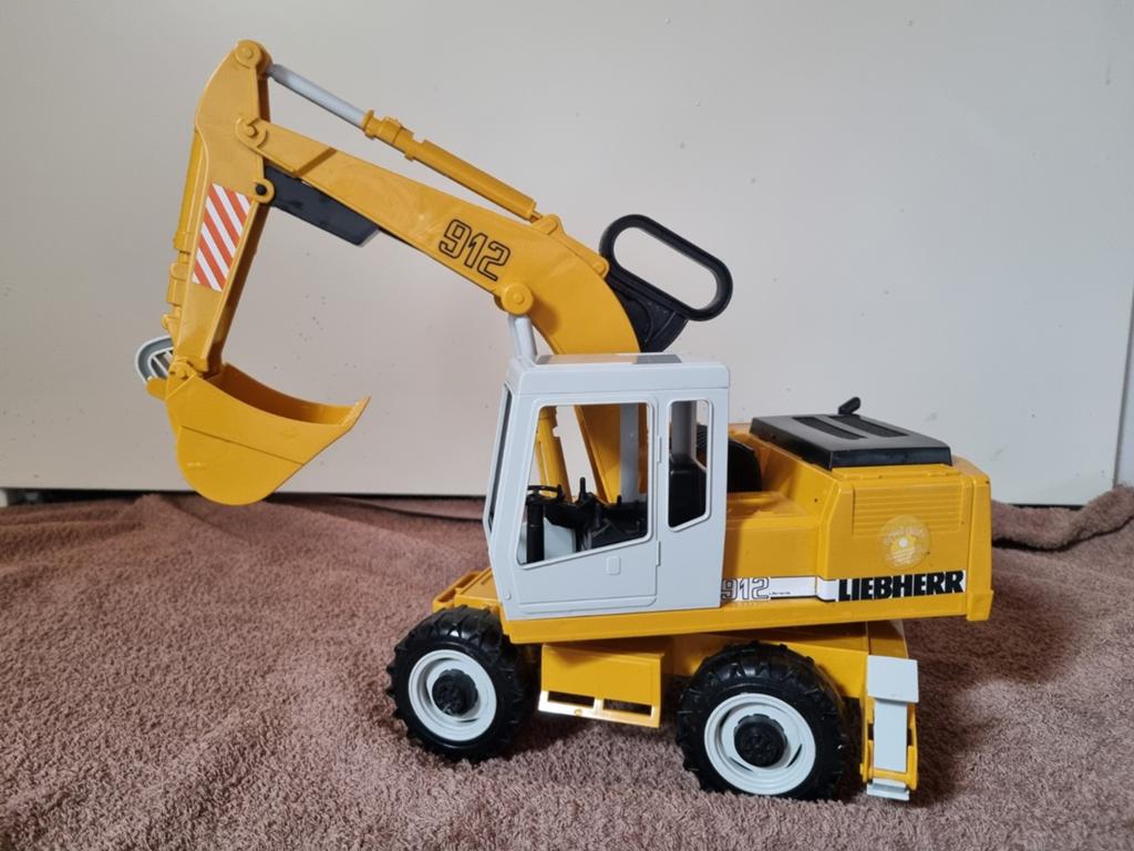 Liebherr 912 Speelgoed Graafmachine - Geel, Ophalen of Verzenden, Gebruikt
