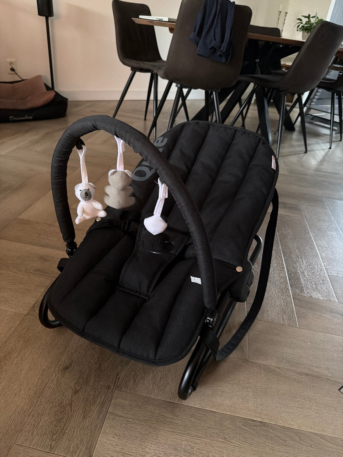 Qute wipstoel met speelboog - Zwart, Kinderen en Baby's, Wipstoeltjes, Wipstoel, Ophalen, Overige merken, Met gordel(s) of riempje(s)