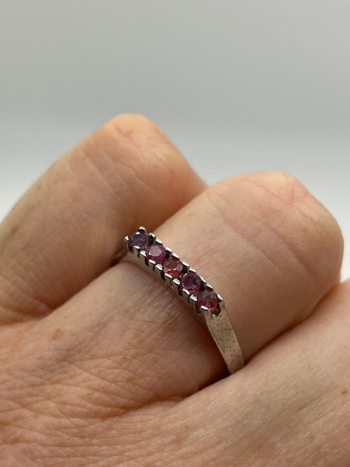 E774 Prachtige zilveren rijring roze saffier (verstelbaar), Ophalen of Verzenden, Zilver, Ring, Met edelsteen