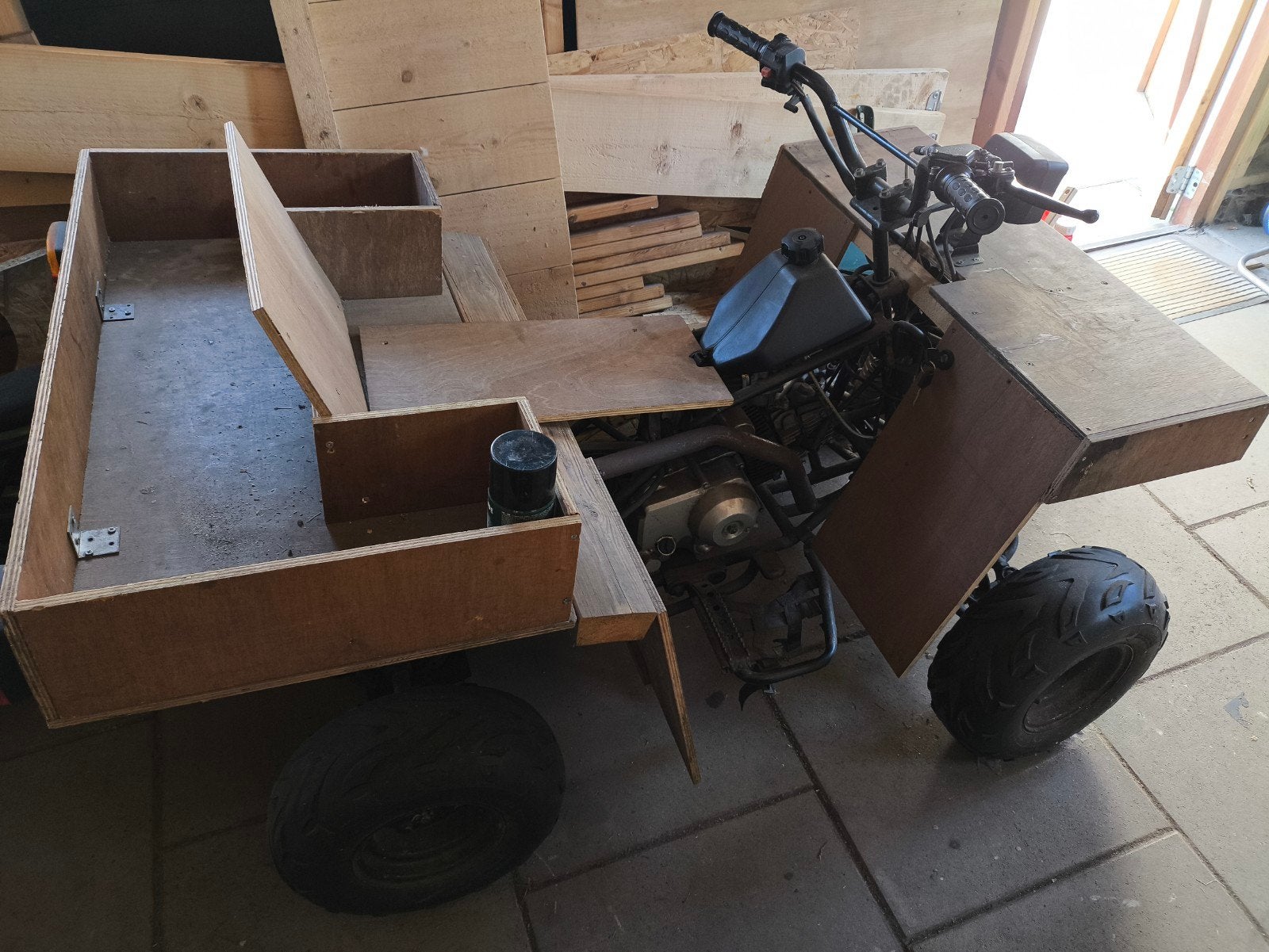 Quad 125 cc met houten kappen en aanhanger, Ophalen, Gebruikt, Overige typen, 125 cc