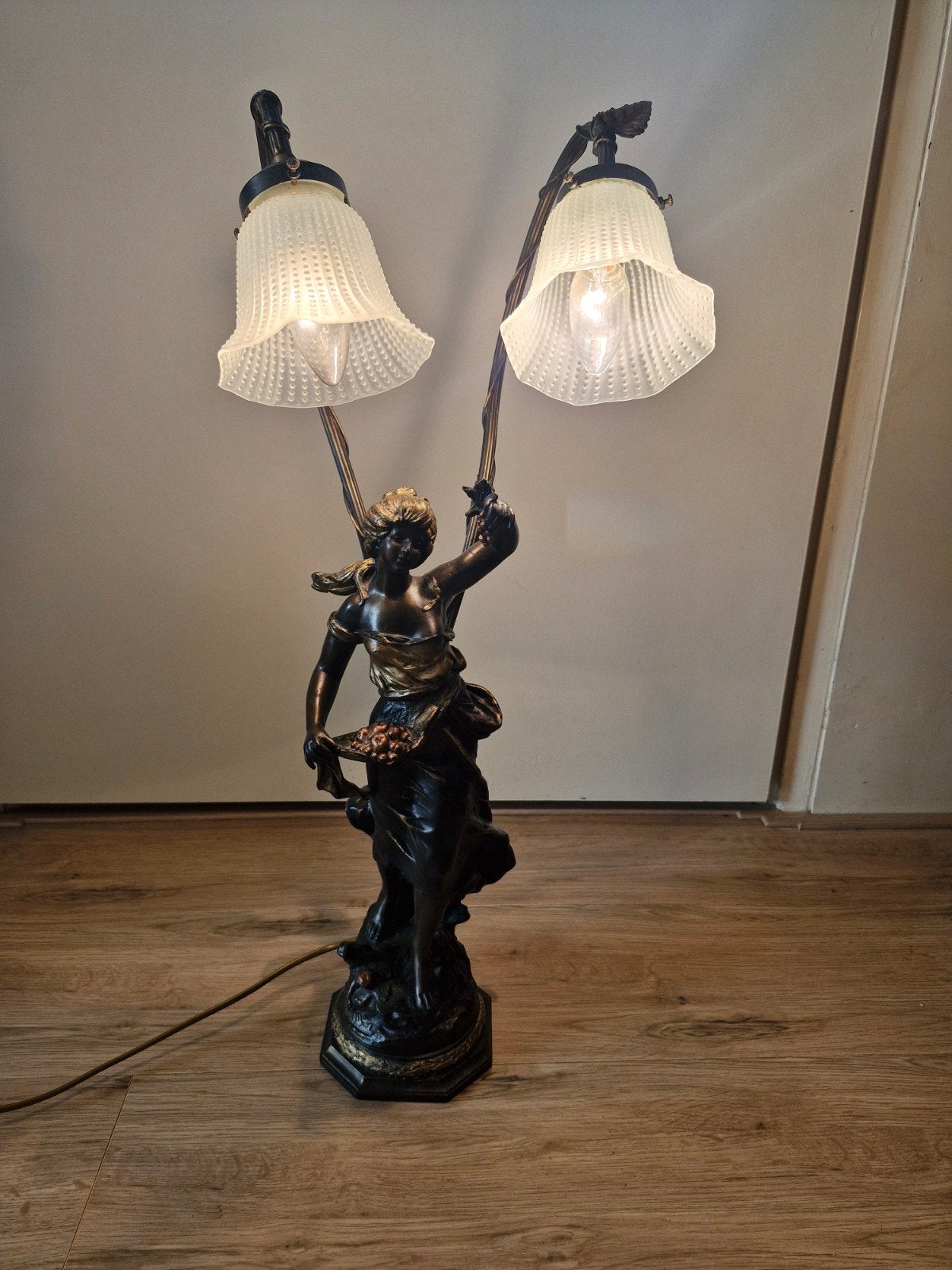 Prachtige bronzen art nouveau gesigneerd lamp goede staat, Antiek en Kunst, Antiek | Lampen, Ophalen of Verzenden