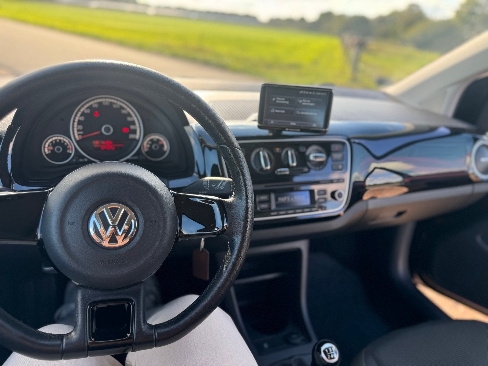 Foto 11 van Volkswagen up! 1.0 55KW AUT 2013 Zwart
