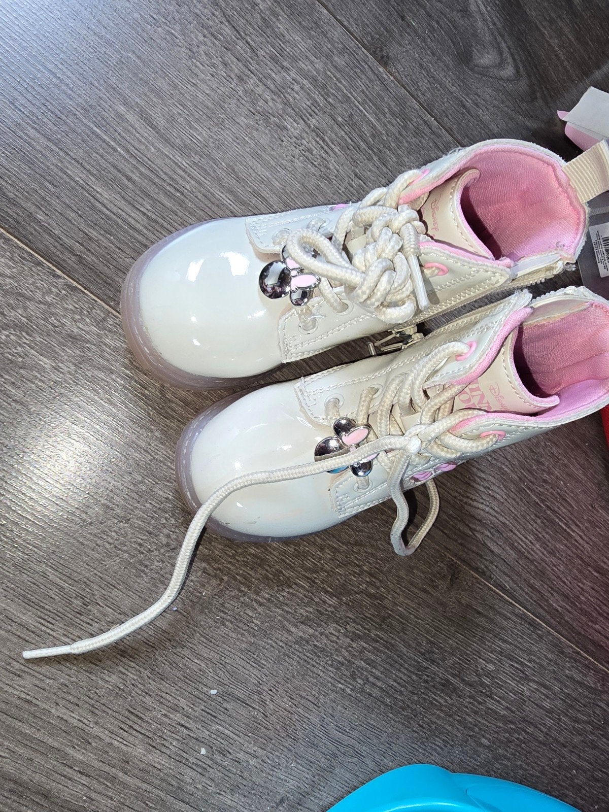 Witte laklaarsjes met roze glitters en strikjes, Kinderen en Baby's, Babykleding | Schoentjes en Sokjes, Ophalen, Meisje, Laarsjes