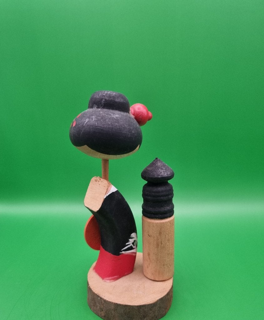 Foto 3 van Vintage Sanjo Tsubaki Kokeshi