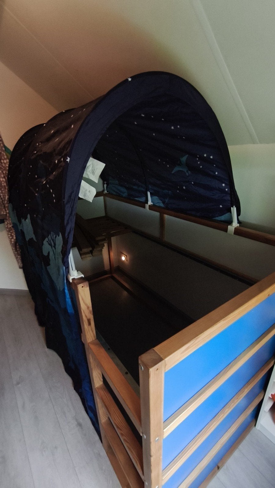 IKEA Kura bed met dinosaurus tent, Ophalen, Speels, Avontuurlijk, Gebruikt, 90 cm