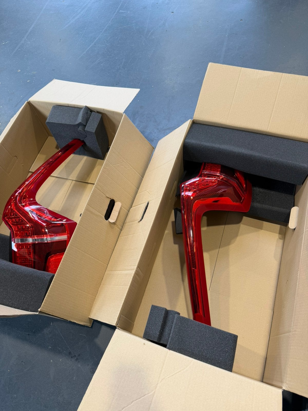 Volvo XC90 2025 Originele achterlichten set LED nieuwstaat, Verzenden, Gebruikt, Volvo