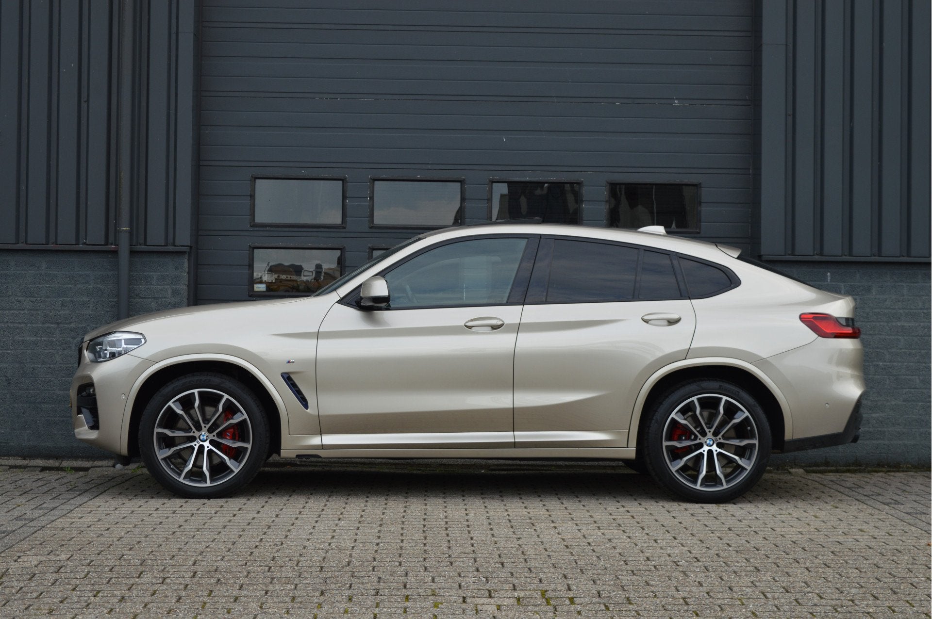 BMW X4 xDrive20i High Executive Edition | M-PAKKET | PANO |, Auto's, Automaat, 15 km/l, Gebruikt, 4 cilinders