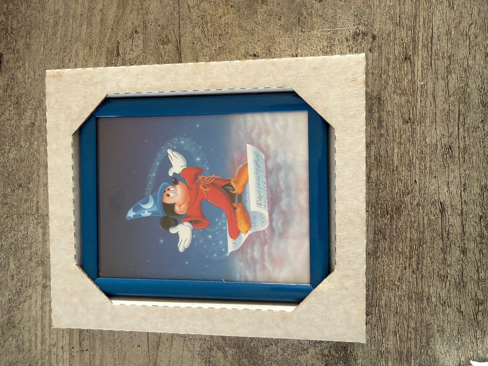 Disney Mickey Mouse Fantasia ingelijste mini-poster (oud), Verzamelen, Ophalen of Verzenden, Mickey Mouse, Nieuw, Plaatje of Poster