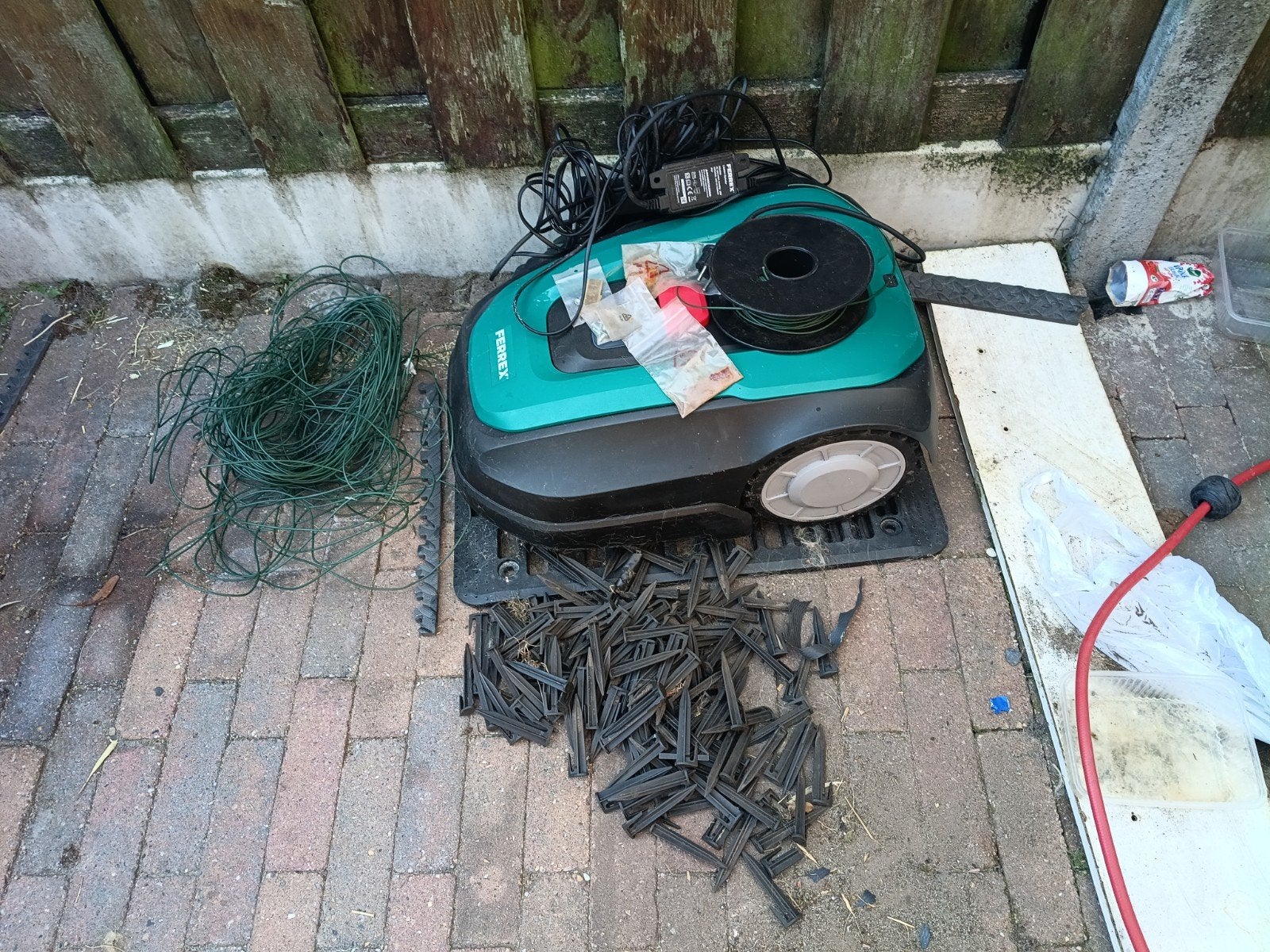 hierbij robotmaaier van ferrex r800 smart, Garden Feelings en ferrex, Gebruikt, Ophalen of Verzenden, Met regensensor