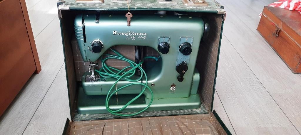 vintage huskvarna naaimachine, Antiek en Kunst, Antiek | Naaimachines, Ophalen