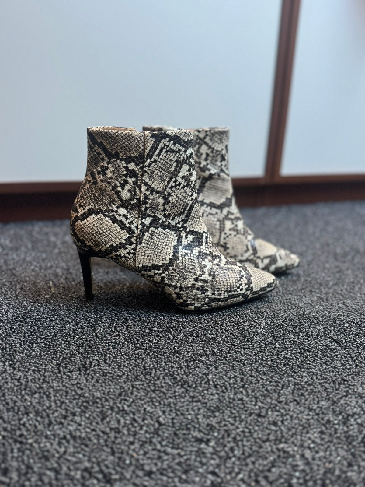 Slangenprint laarzen met hak beige creme zwart maat 36, Beige, Lage of Enkellaarzen, Nieuw, Ophalen of Verzenden