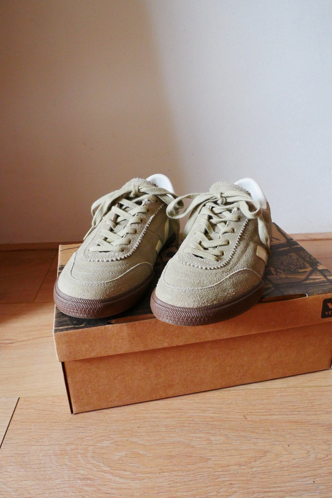 Veja Panenka 38, Kleding | Dames, Schoenen, Ophalen of Verzenden, Zo goed als nieuw, Sneakers of Gympen