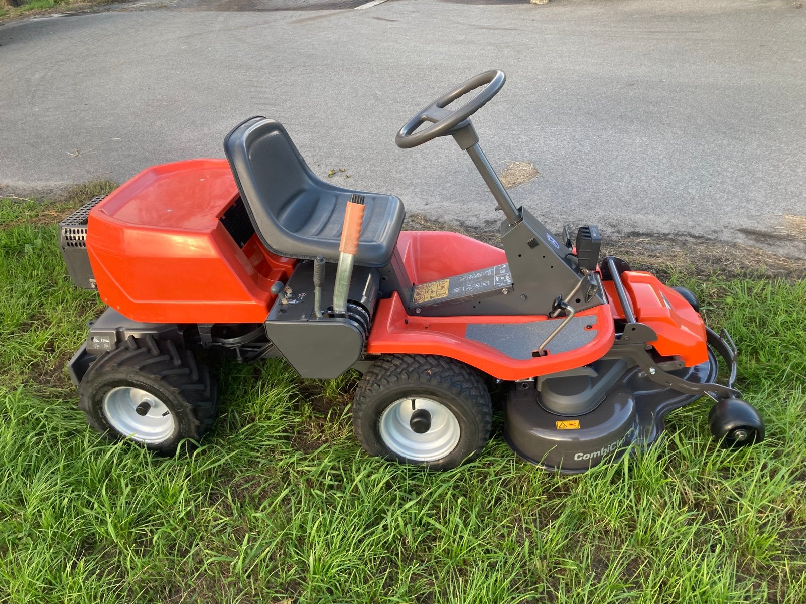 Husqvana 13 bio 2003 frontmaaier nieuw type maaidek, Ophalen, Zo goed als nieuw, Elektrische starter, 90 tot 120 cm