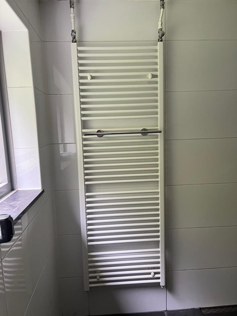 Badkamer radiator, Doe-het-zelf en Verbouw, Ophalen, Gebruikt, Radiator, 60 tot 150 cm