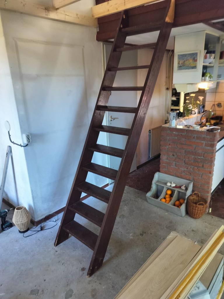 Vaste zoldertrap, Doe-het-zelf en Verbouw, Ladders en Trappen, Ophalen, Gebruikt, Trap, 2 tot 4 meter