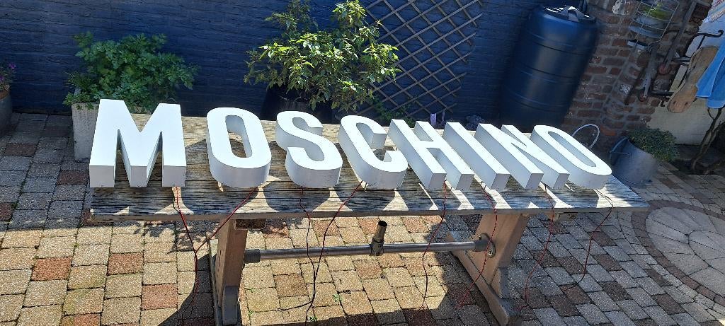 MOSCHINO verlichte letters, Ophalen of Verzenden, Zo goed als nieuw, Reclamebord