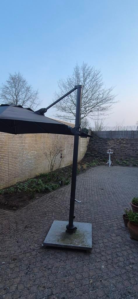 Grijze Zweefparasol met Verrijdbare Voet en Draaimechanisme, Tuin en Terras, Parasols, Ophalen, Verstelbaar, 2 tot 3 meter, Zweefparasol