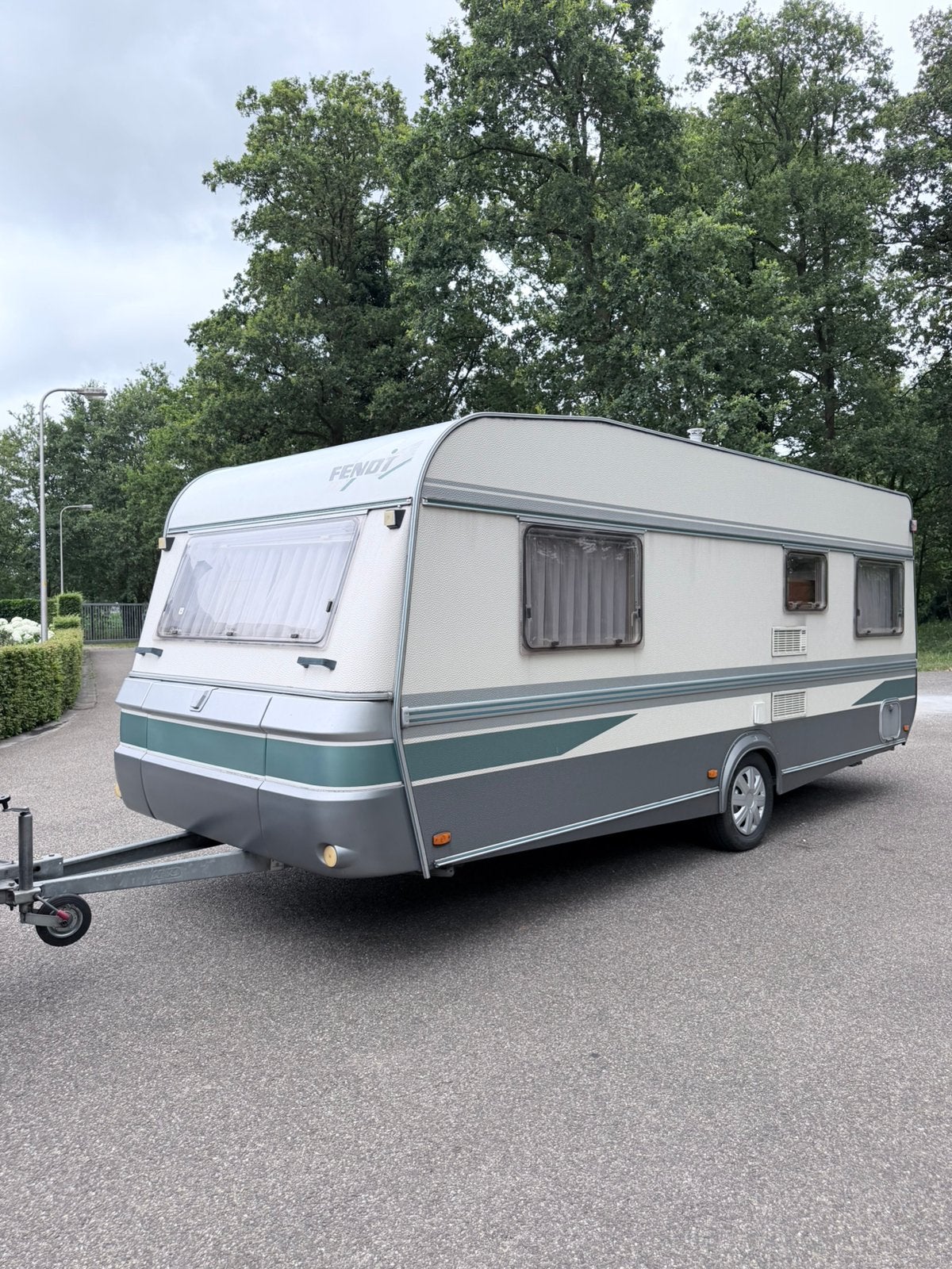 Nette Fendt Festival 535 Caravan uit 1996, Caravans en Kamperen, Caravans, 2 aparte bedden, Rondzit, Bedrijf, Schokbreker