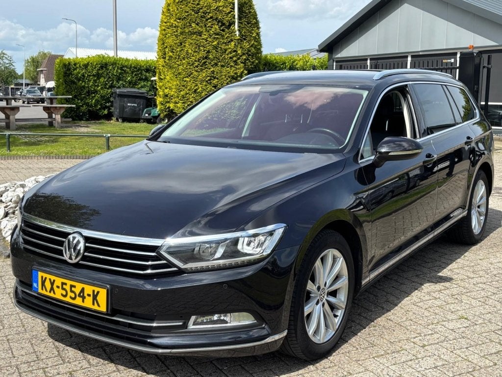 Volkswagen Passat Variant 1.6 TDI Highline DSG Automaat 2016, Auto's, Gebruikt, Euro 6, 4 cilinders, Zwart