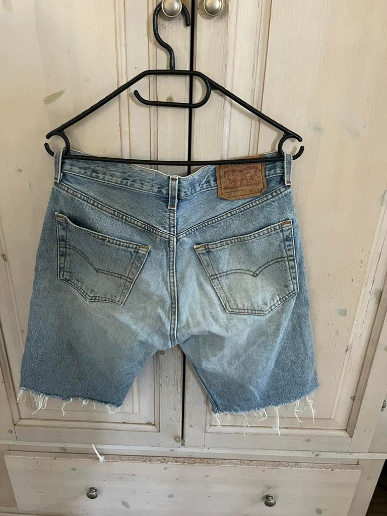 Levi’s 501 short maat 30/32, Ophalen of Verzenden, Zo goed als nieuw, Blauw, W30 - W32 (confectie 38/40)
