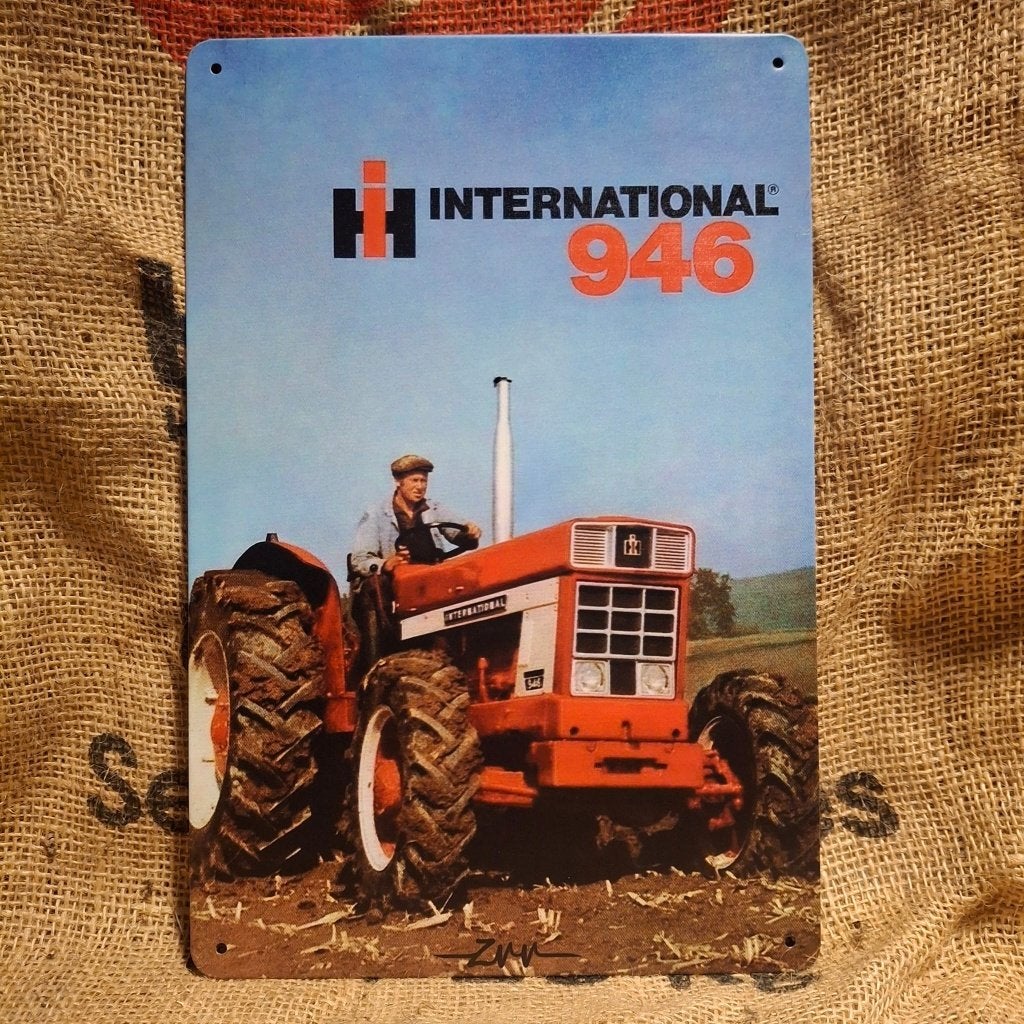 International 946 - Metalen wandbord, Metaal, 30 cm, 20 cm, Meerkleurig