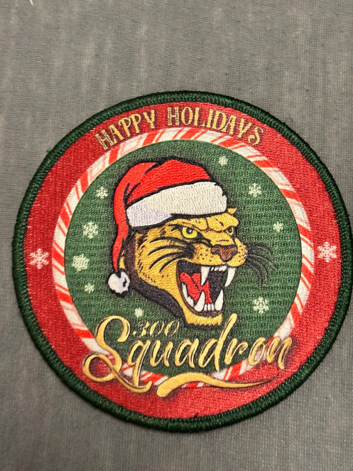 Embleem 300 SQN happy holidays, Verzenden, Luchtmacht, Nederland, Embleem of Badge